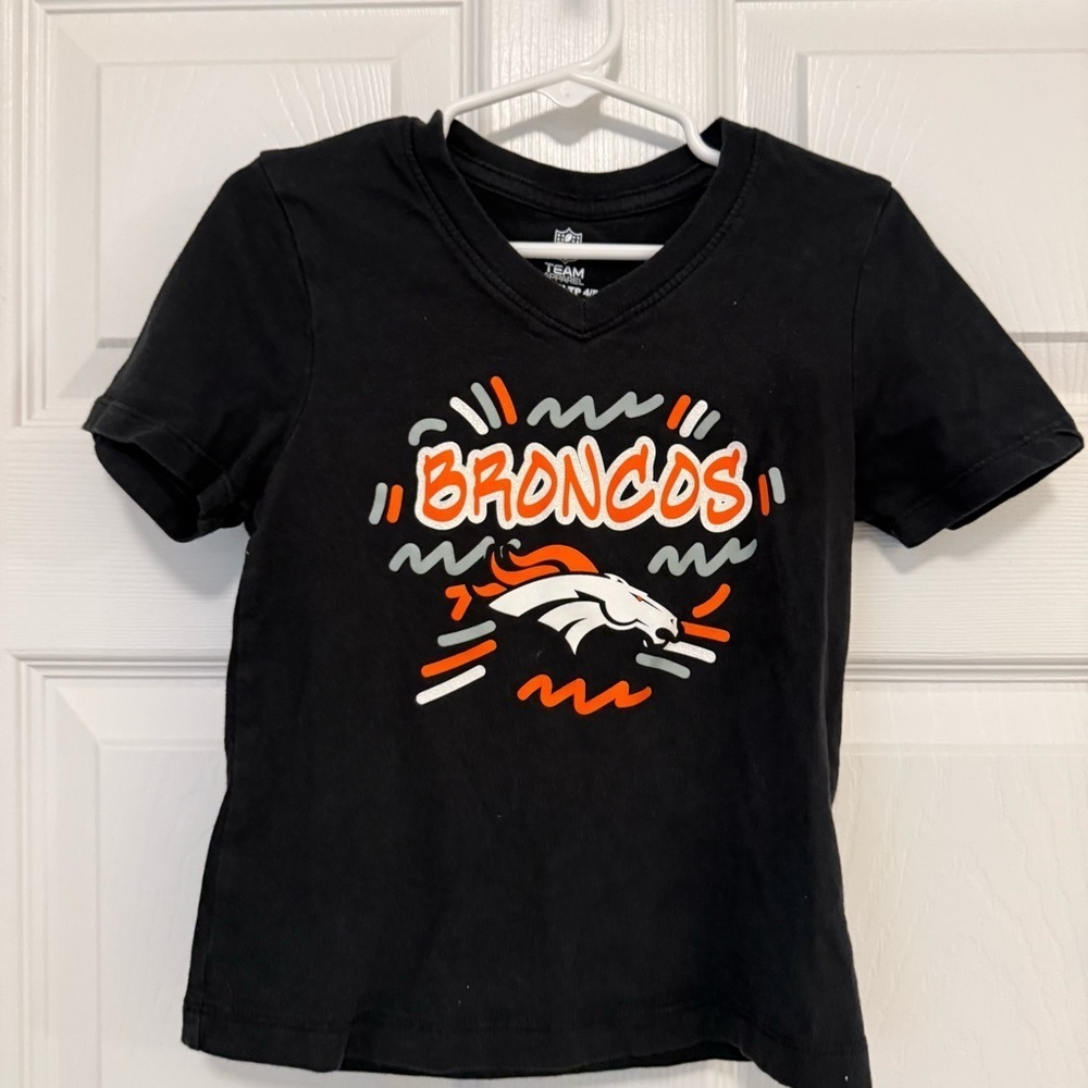 NWOT Denver Broncos Logo V-neck T-shirt